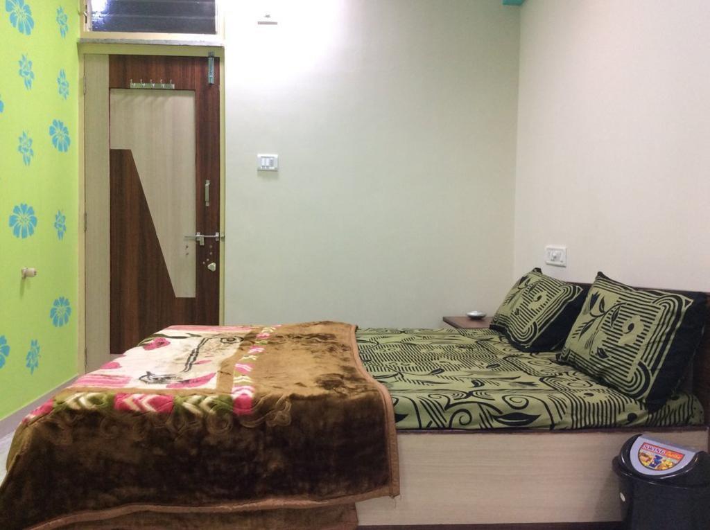Hotel Honey Bunny Ahmedabad Habitación foto